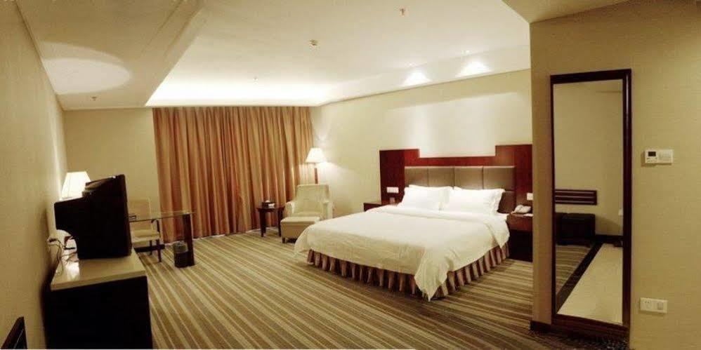 פנגואנג Phoenix Grand Hotel מראה חיצוני תמונה