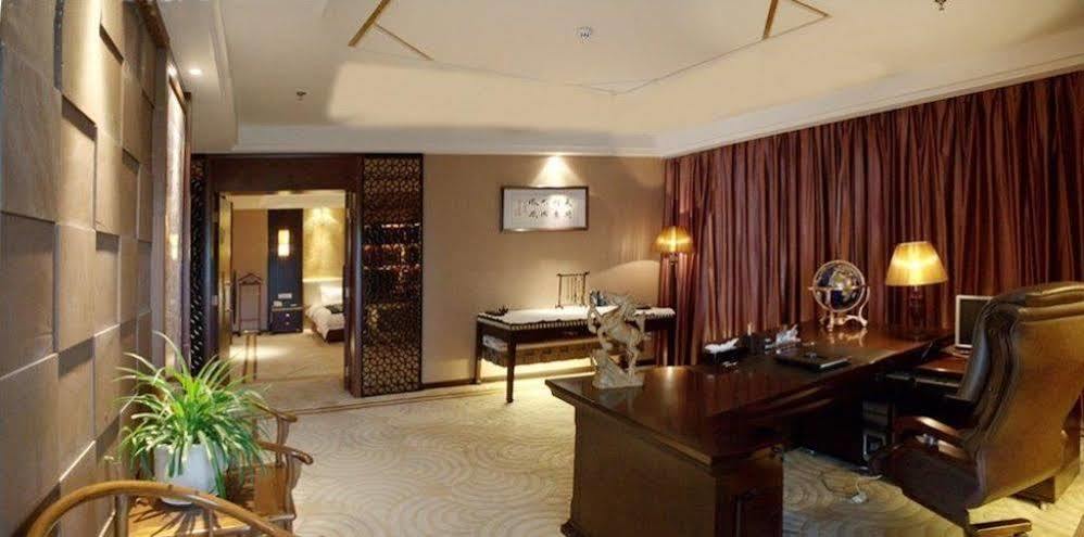 פנגואנג Phoenix Grand Hotel מראה חיצוני תמונה